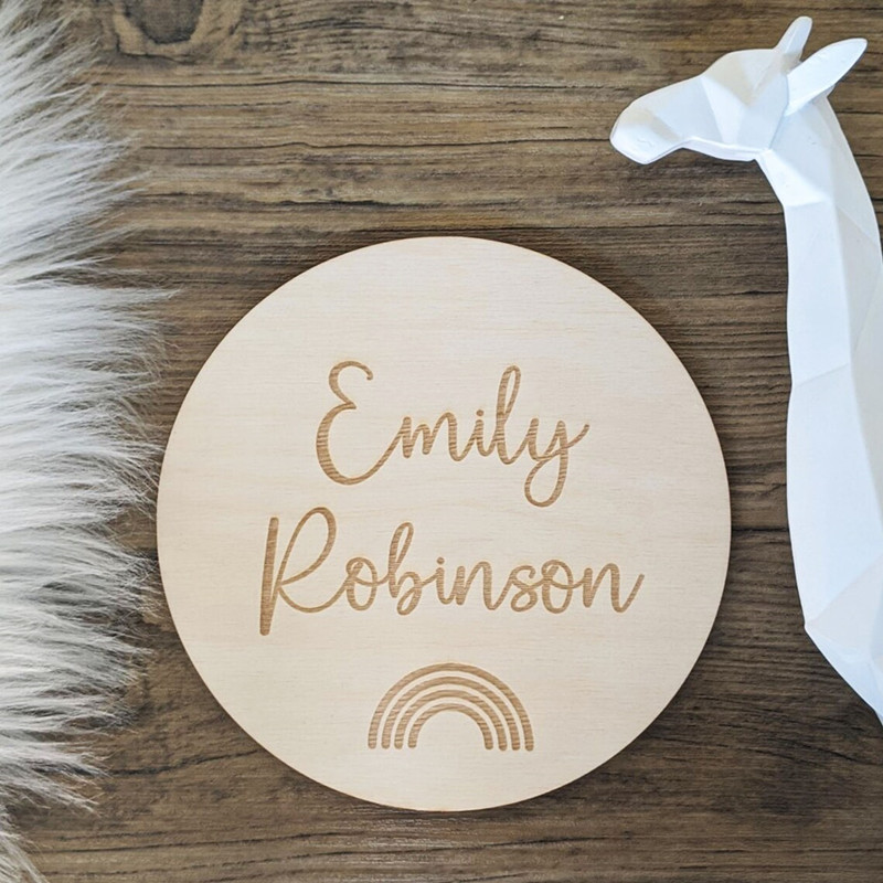 Engraved wood Nursery name sig - Baby Nursery Name Wall Art recension och pris