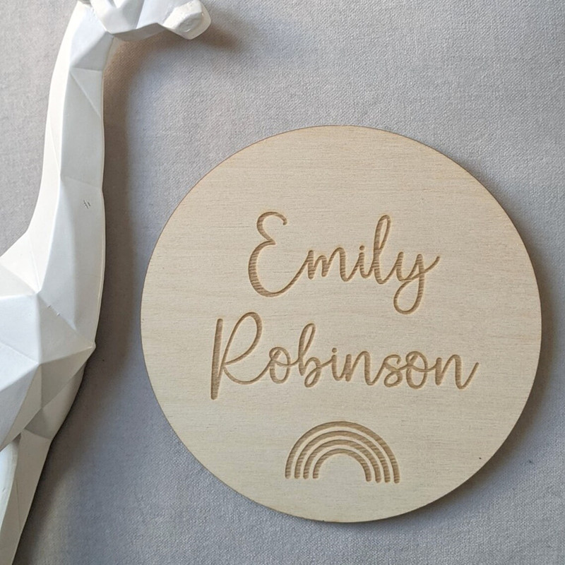 Engraved wood Nursery name sig - Baby Nursery Name Wall Art recension och pris