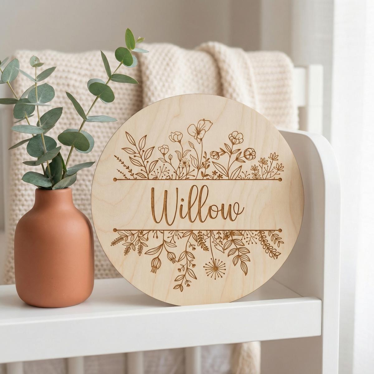 Personalized Floral Round Wood - Baby Nursery In recension och pris