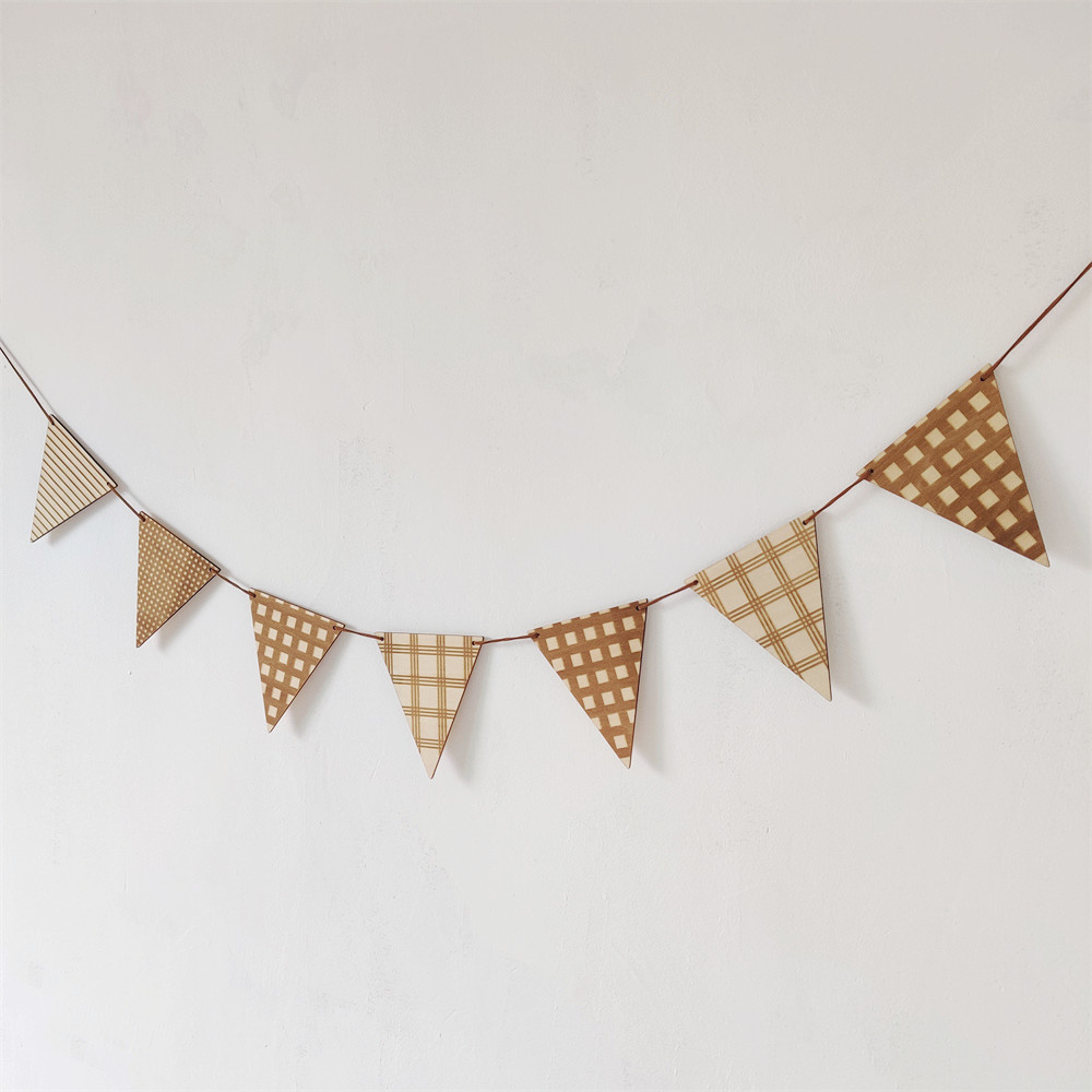 Nordic Wooden Triangle Flag Wa - Baby Nursery Garland recension och pris
